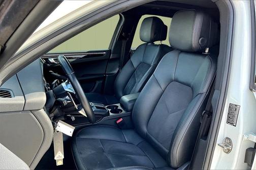 2018 Porsche Macan Base (PDK)