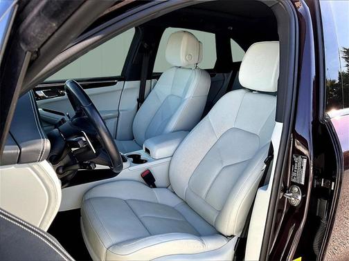 2023 Porsche Macan T