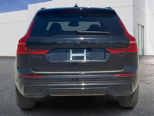 2025 Volvo XC60 B5 Ultra Black Edition