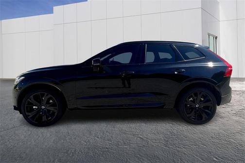 2025 Volvo XC60 B5 Ultra Black Edition