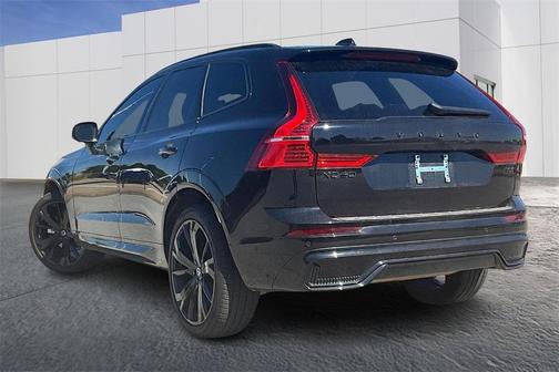 2025 Volvo XC60 B5 Ultra Black Edition