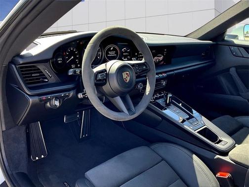 2024 Porsche 911 Carrera 4 GTS