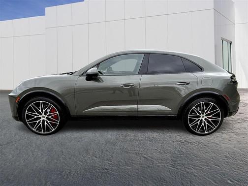 2025 Porsche Macan Turbo