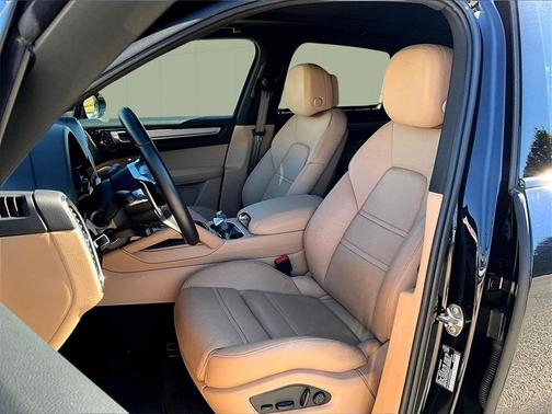 2023 Porsche Cayenne Platinum Edition