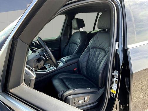 Black Sapphire Metallic 2024 BMW X5 xDrive40i