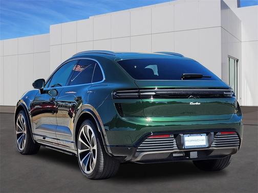 2024 Porsche Macan Turbo