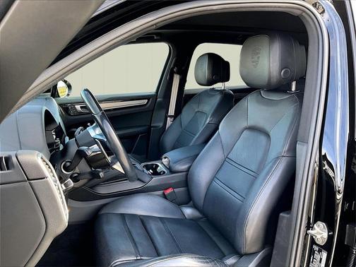 2022 Porsche Cayenne Platinum Edition