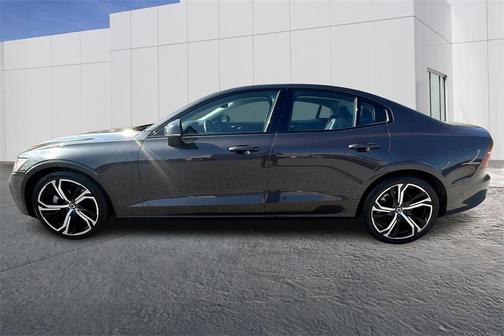 2024 Volvo S60 B5 Plus Dark Theme