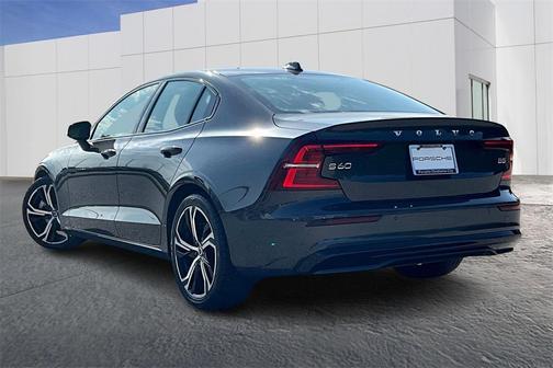 2024 Volvo S60 B5 Plus Dark Theme