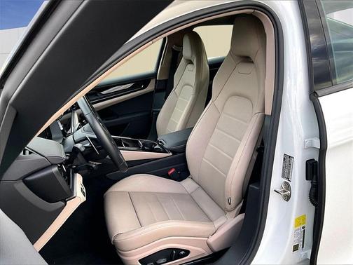 2025 Porsche Panamera 4