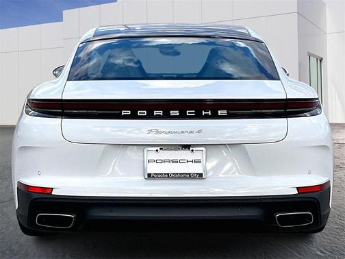 2025 Porsche Panamera 4