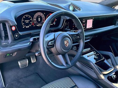 2025 Porsche Cayenne GTS