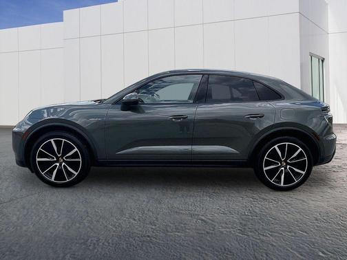 Aventurine Green Metallic 2025 Porsche Macan 4