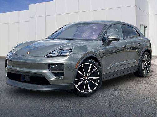 Aventurine Green Metallic 2025 Porsche Macan 4