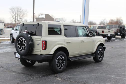 2025 Ford Bronco Outer Banks
