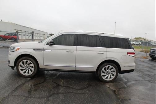 2024 Lincoln Navigator Premiere