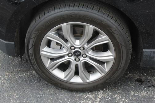 Agate Black Metallic 2023 Ford Edge Titanium