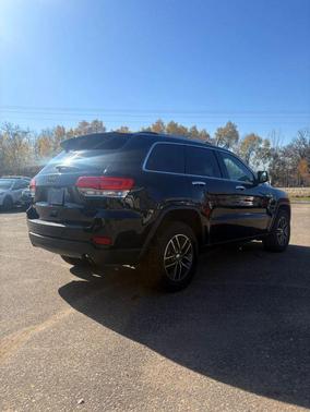 Diamond Black Crystal Pearlcoat 2017 Jeep Grand Cherokee Limited