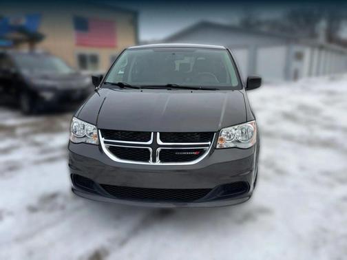 Granite Pearlcoat 2017 Dodge Grand Caravan SE