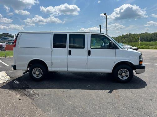 Summit White 2015 Chevrolet Express 2500 LT