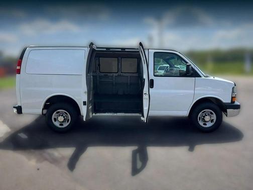 Summit White 2015 Chevrolet Express 2500 LT