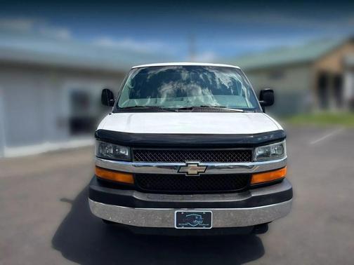 Summit White 2015 Chevrolet Express 2500 LT