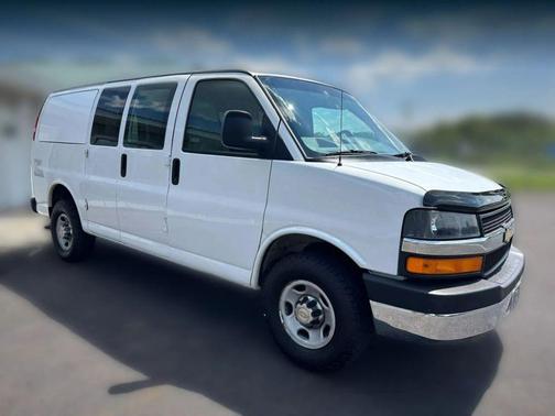 Summit White 2015 Chevrolet Express 2500 LT