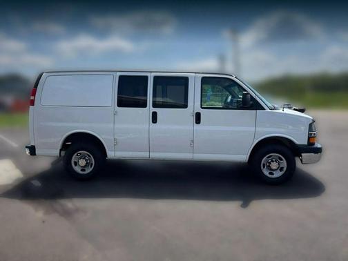 Summit White 2015 Chevrolet Express 2500 LT