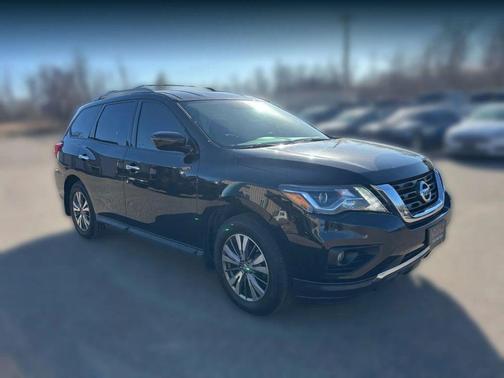 Magnetic Black 2018 Nissan Pathfinder SV