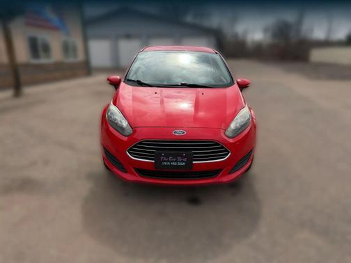 Red 2015 Ford Fiesta SE