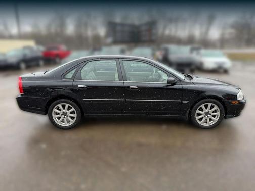 Black 2004 Volvo S80 2.5T