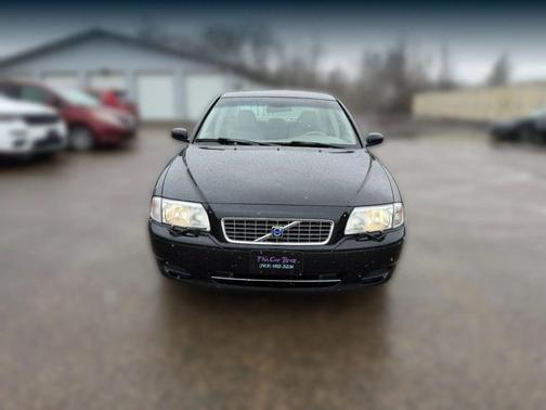 Black 2004 Volvo S80 2.5T