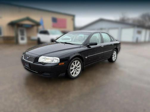 Black 2004 Volvo S80 2.5T