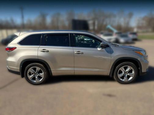 Tan 2016 Toyota Highlander Limited