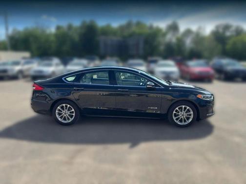 Black 2019 Ford Fusion Hybrid SEL
