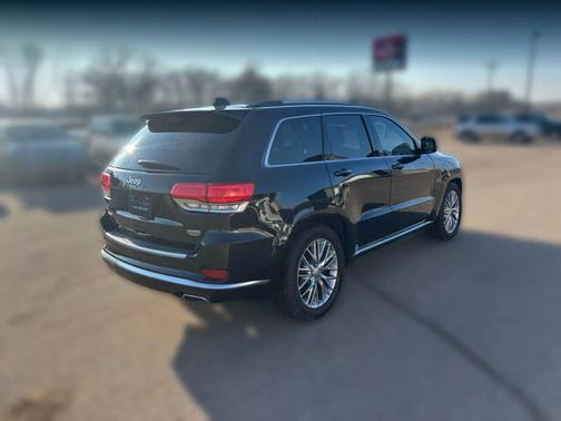 Diamond Black Crystal Pearlcoat 2018 Jeep Grand Cherokee Summit