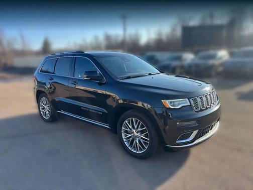 Diamond Black Crystal Pearlcoat 2018 Jeep Grand Cherokee Summit