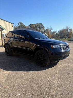 Diamond Black Crystal Pearlcoat 2019 Jeep Grand Cherokee Altitude