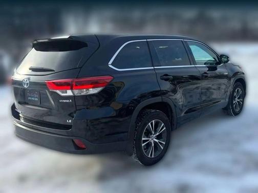 Midnight Black Metallic 2018 Toyota Highlander Hybrid LE