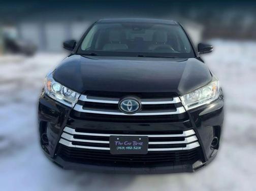 Midnight Black Metallic 2018 Toyota Highlander Hybrid LE