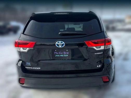 Midnight Black Metallic 2018 Toyota Highlander Hybrid LE