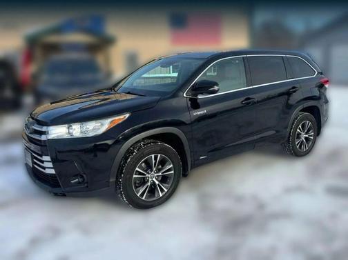 Midnight Black Metallic 2018 Toyota Highlander Hybrid LE