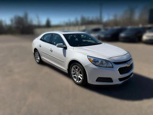 Iridescent Pearl Tricoat 2016 Chevrolet Malibu Limited LT
