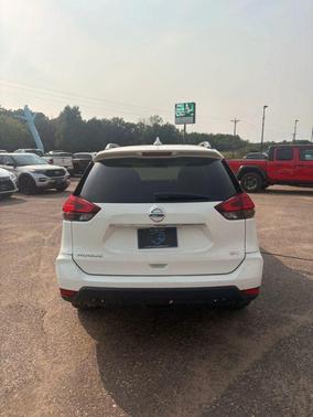 White 2017 Nissan Rogue SV