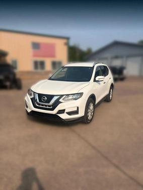 White 2017 Nissan Rogue SV