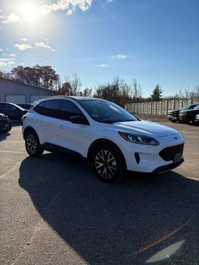 Oxford White 2020 Ford Escape SE