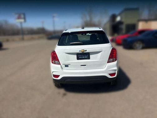 Summit White 2017 Chevrolet Trax LS