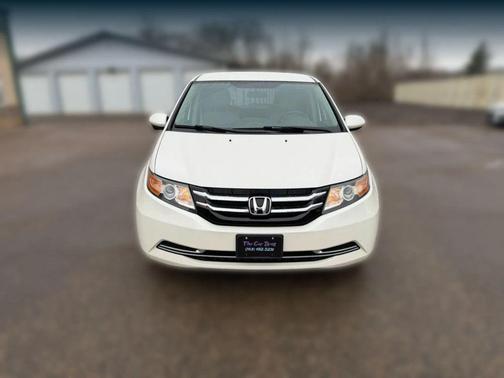 White 2016 Honda Odyssey SE
