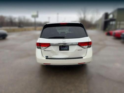 White 2016 Honda Odyssey SE