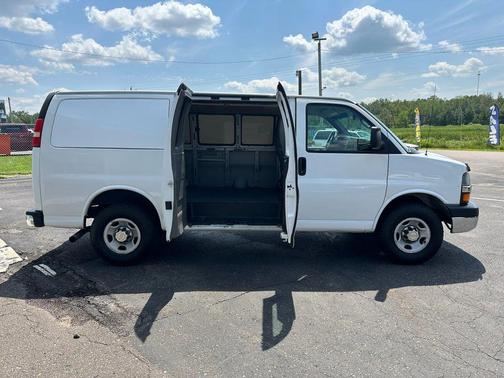 Summit White 2015 Chevrolet Express 2500 LT